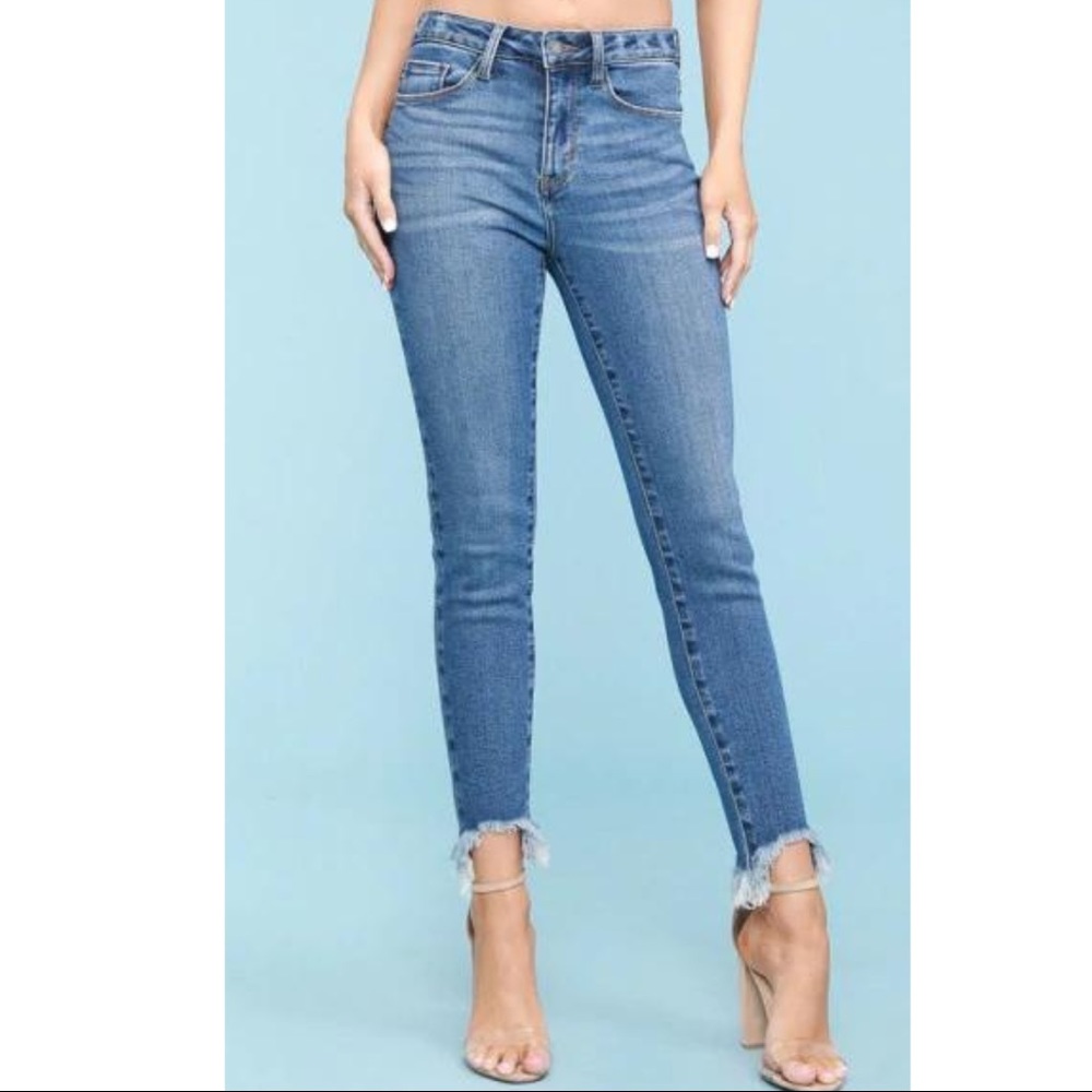NWT JUDY BLUE JEANS SHARK BITE RAW HEM
